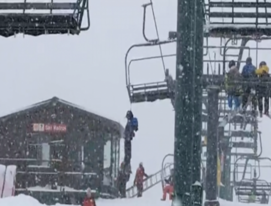Σοκαριστικό βίντεο: Ανήλικος κρεμάστηκε από λιφτ σε χιονοδρομικό κέντρο